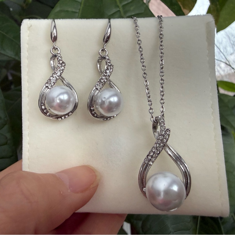 Elegant Silver Faux Pearl Earrings and Necklace Jewelry Set